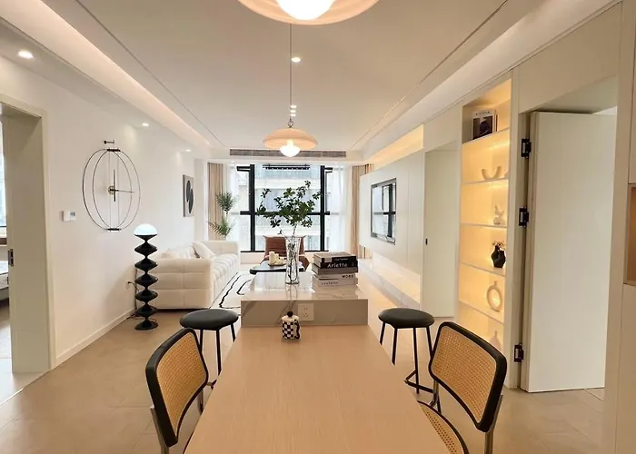 Eastern Hub - Three Bedroom Apt In Xintiandi, 50M From Metro, Many Shops And Malls Surrounded