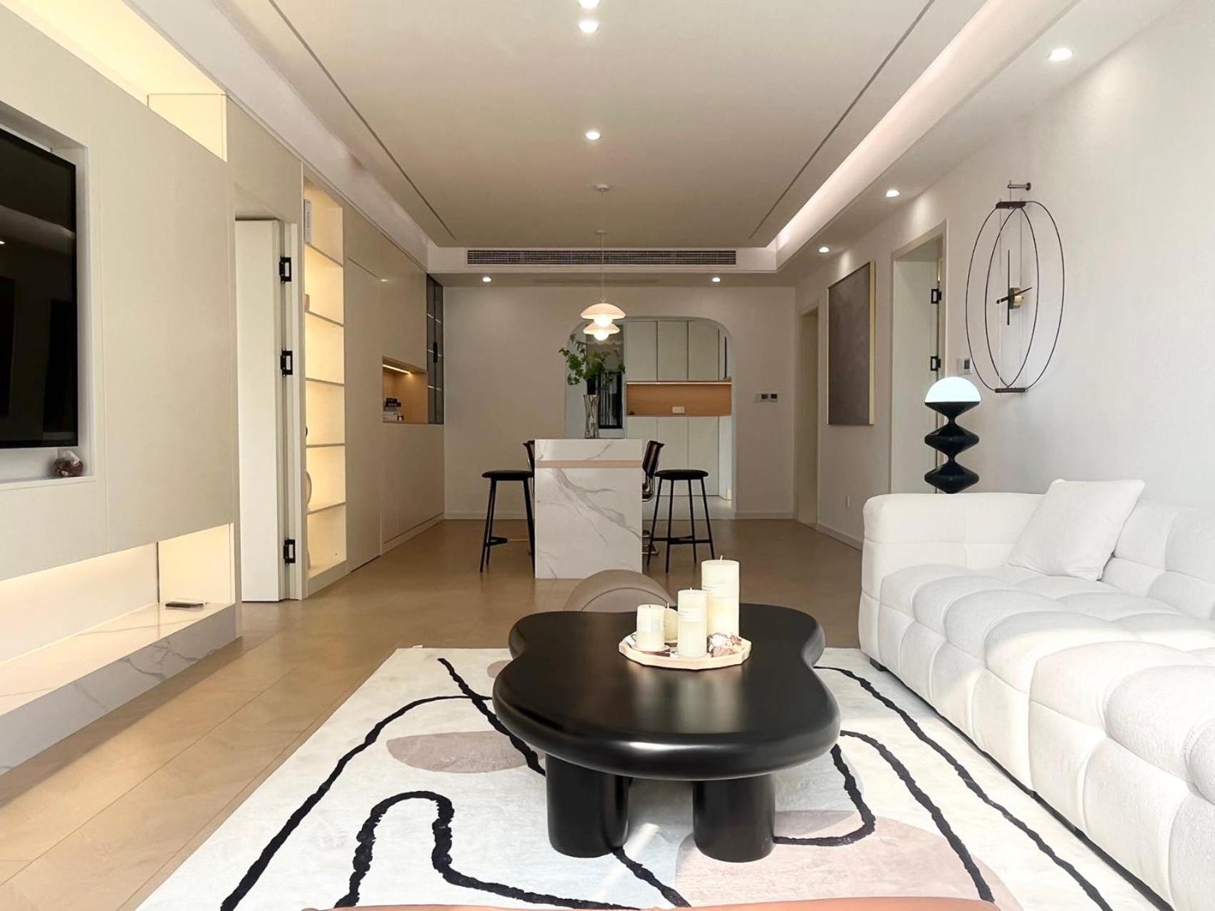 Eastern Hub - Three Bedroom In Xintiandi, 50m From Metro, Many Shops And Malls Surrounded Apartment *