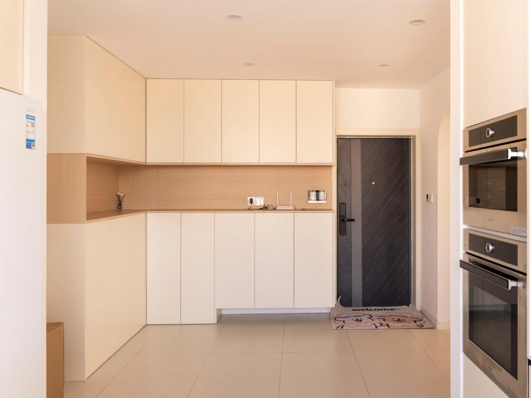 Apartment Eastern Hub - Three Bedroom In Xintiandi, 50m From Metro, Many Shops And Malls Surrounded *