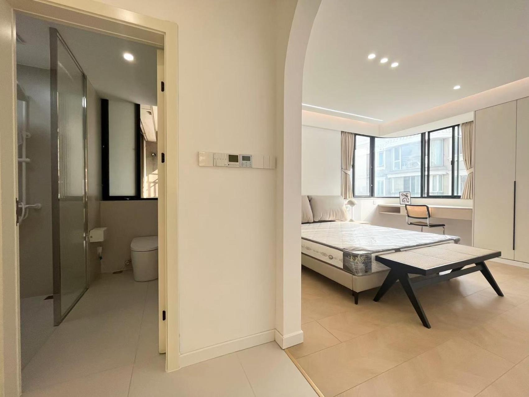 Eastern Hub - Three Bedroom In Xintiandi, 50m From Metro, Many Shops And Malls Surrounded Apartment