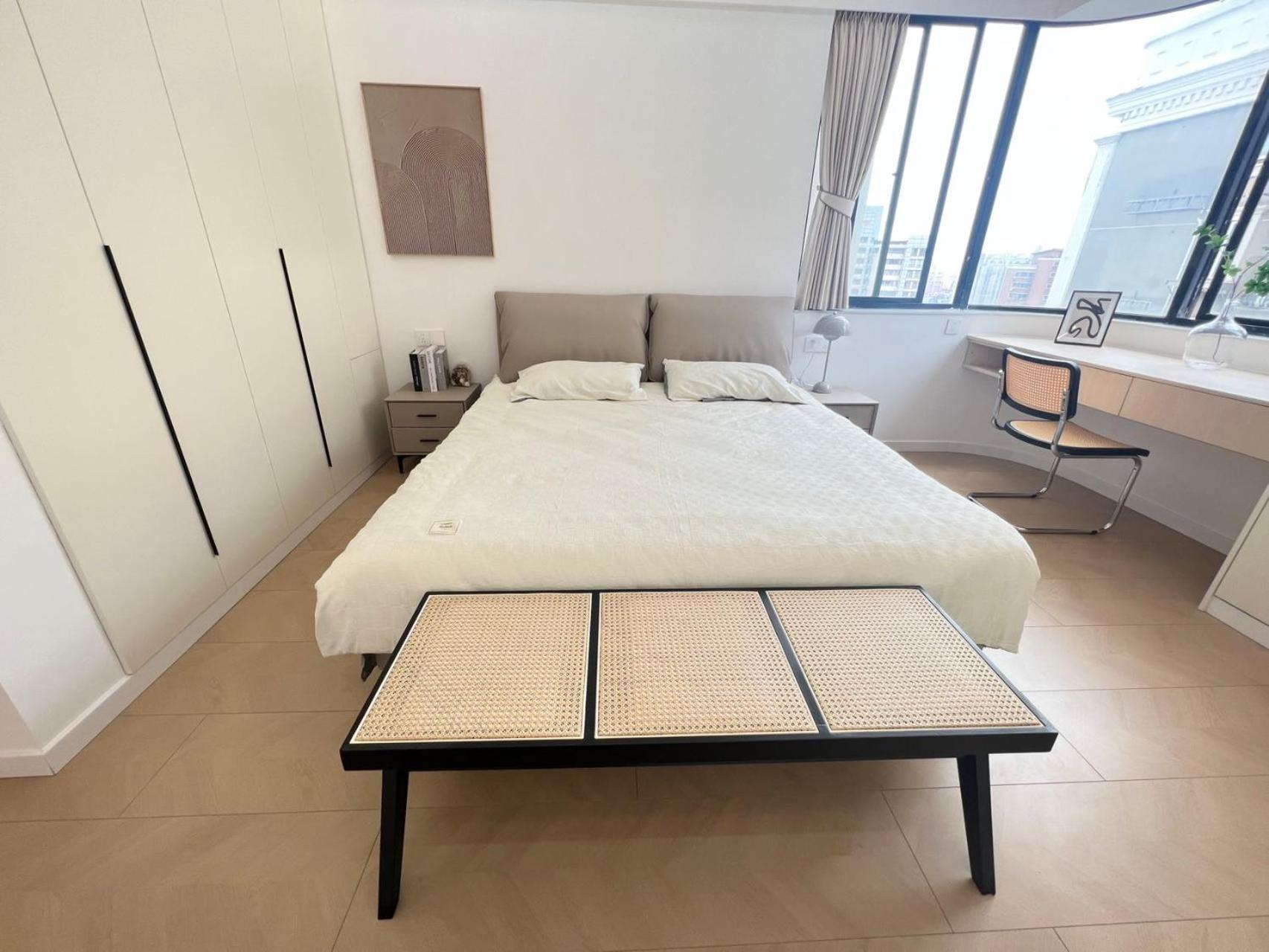 Apartment Eastern Hub - Three Bedroom In Xintiandi, 50m From Metro, Many Shops And Malls Surrounded *