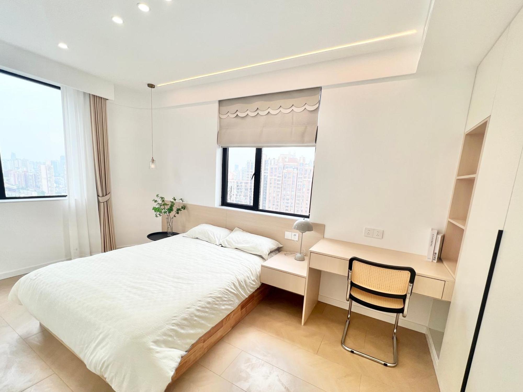Eastern Hub - Three Bedroom In Xintiandi, 50m From Metro, Many Shops And Malls Surrounded *