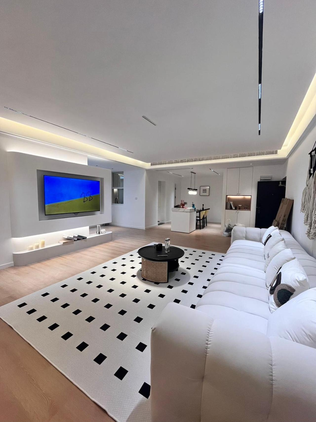 Eastern Hub - Three Bedroom In Xintiandi, 50m From Metro, Many Shops And Malls Surrounded *
