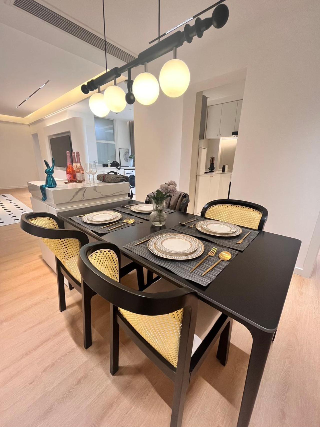 Apartment Eastern Hub - Three Bedroom In Xintiandi, 50m From Metro, Many Shops And Malls Surrounded *