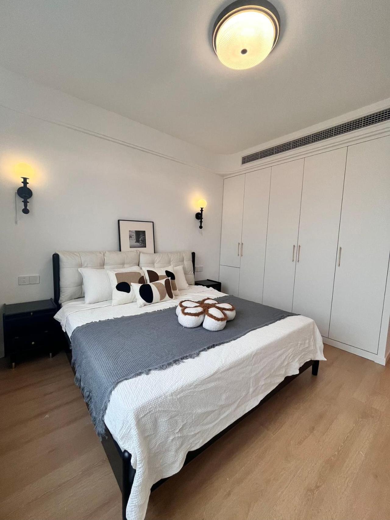 Eastern Hub - Three Bedroom In Xintiandi, 50m From Metro, Many Shops And Malls Surrounded Apartment Shanghai