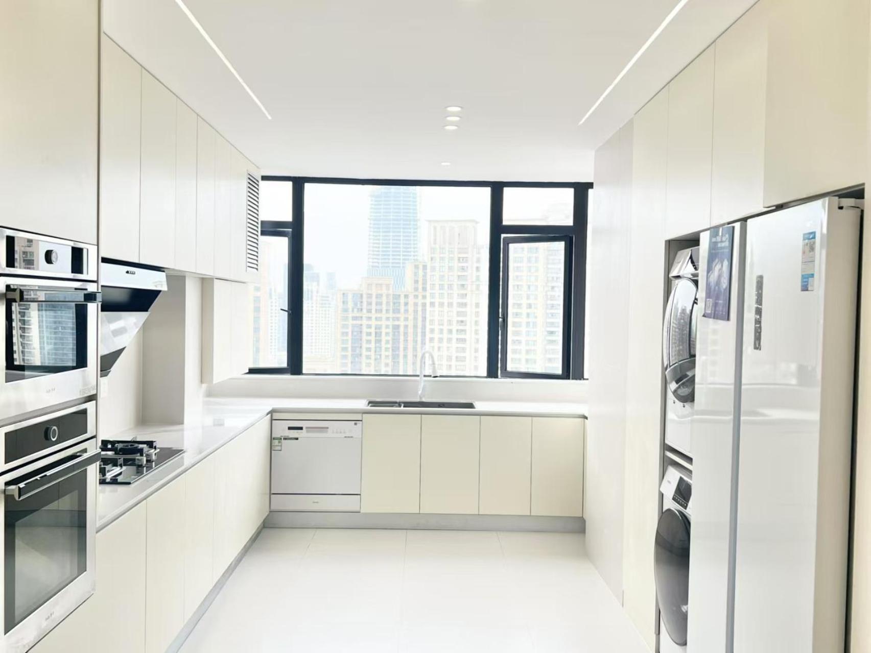 Căn hộ Eastern Hub - Three Bedroom In Xintiandi, 50m From Metro, Many Shops And Malls Surrounded *